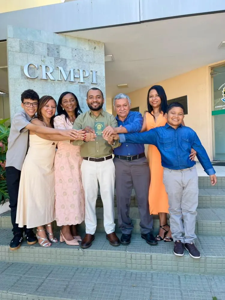 Filho de Oeiras, Nelson Silva Rodrigues Júnior se forma em Medicina e amplia trajetória marcada pelo estudo e pelo…