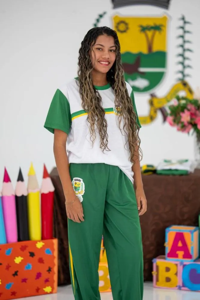 Prefeitura de São Miguel do Fidalgo entrega fardamento a estudantes da rede municipal no início do segundo semestre…
