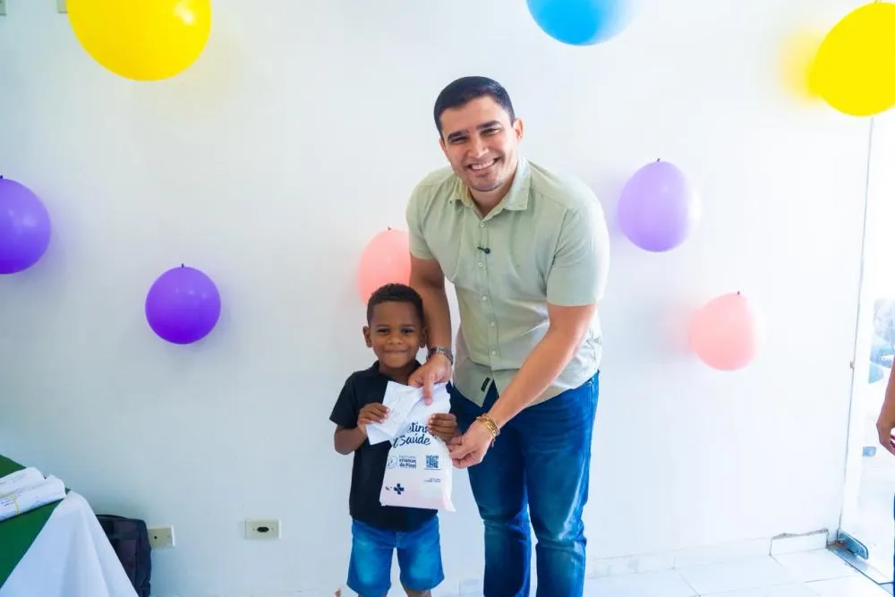 Sete crianças recebem óculos após atendimento da Carretinha da Saúde em Colônia do Piauí — imagem 1