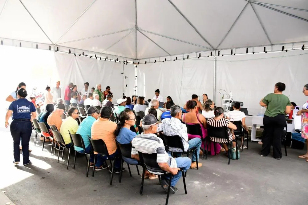 Representantes de São Miguel do Fidalgo conhecem estrutura da Carreta da Oftalmologia em Floriano — imagem 7