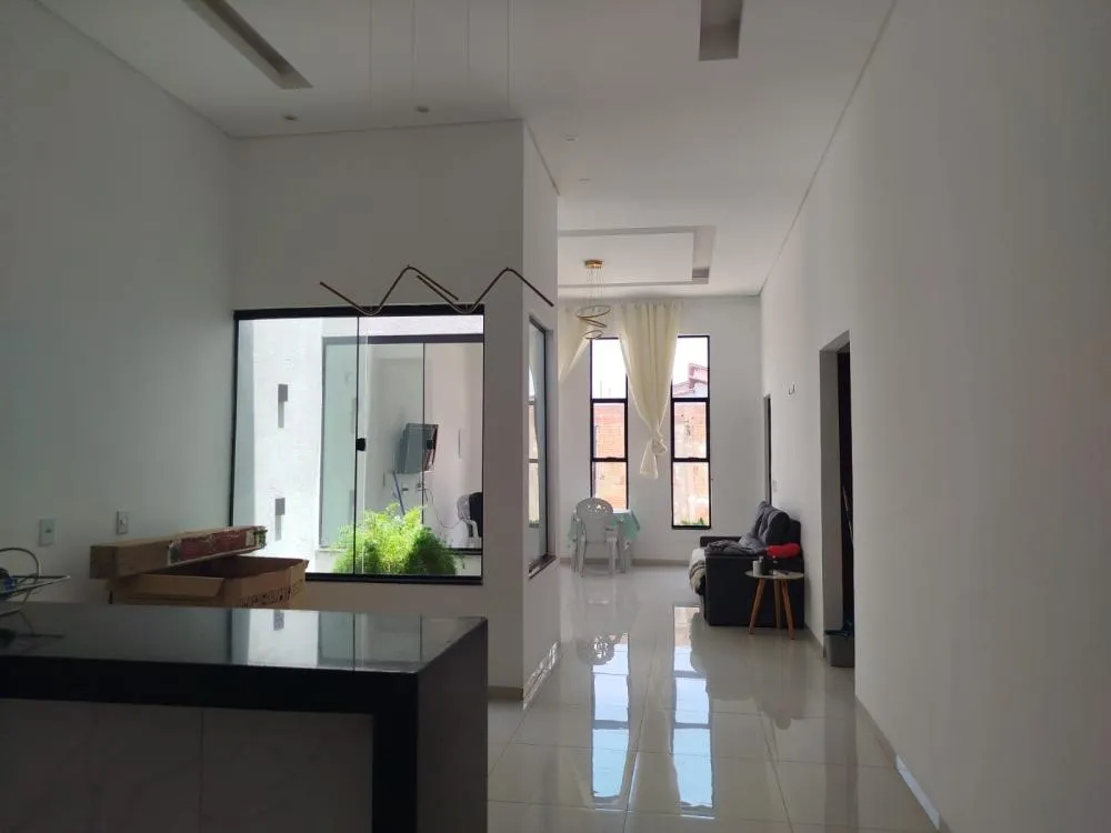 Casa à venda em Oeiras combina espaços amplos, planejamento e conforto em cada ambiente — imagem 1