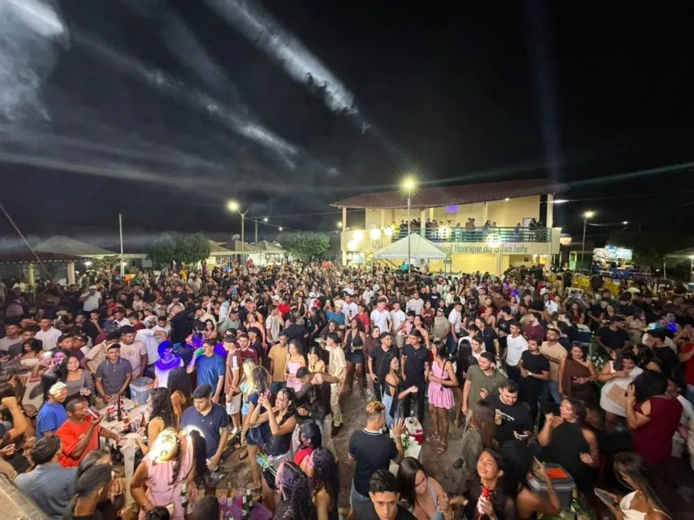 Praça lotada e público animado marcam dois dias de shows nos festejos de São Miguel do Fidalgo — imagem 6