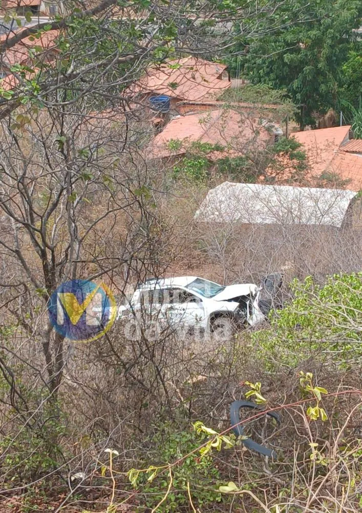 Irmão do ex-governador Wilson Martins, fica ferido após carro cair do Morro da Cruz, em Oeiras — imagem 3