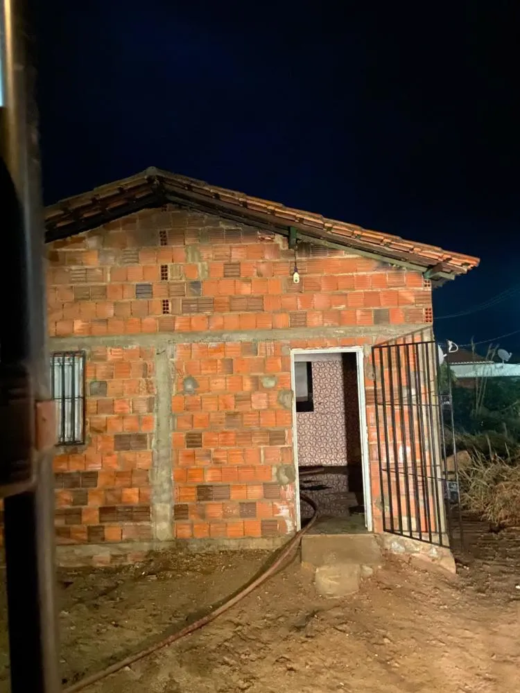 Incêndio destrói quarto de residência no bairro Barrocão, em Oeiras — imagem 7