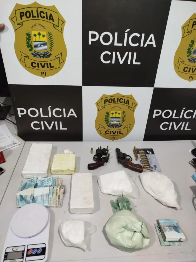 Polícia apreende cerca de 4 kg de cocaína e duas armas em operação em Oeiras e região — imagem 4