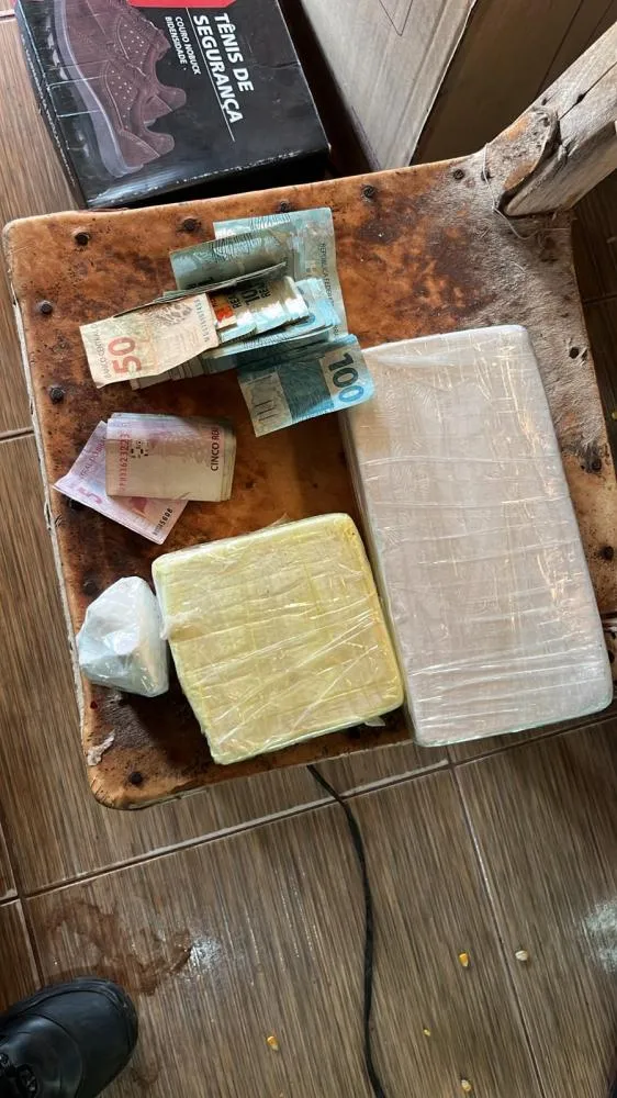 Polícia apreende cerca de 4 kg de cocaína e duas armas em operação em Oeiras e região — imagem 6