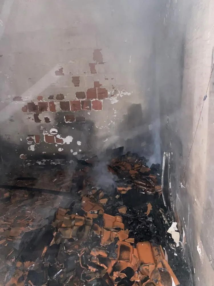 Incêndio destrói quarto de residência no bairro Barrocão, em Oeiras — imagem 4