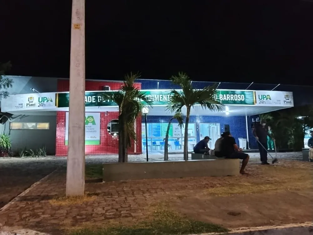 Motociclista tem fratura exposta e fica inconsciente em acidente grave na Avenida Rui Barbosa, em Oeiras
